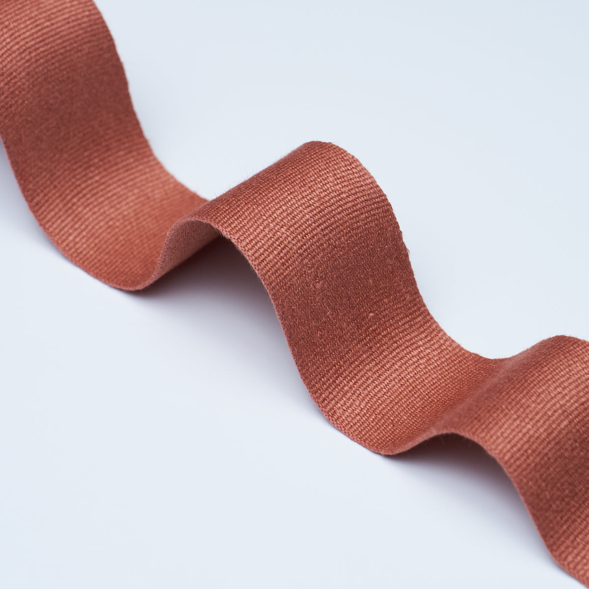 MATHIAS-LINEN-TAPE-WIDE-TERRACOTTA-SCHUMACHER-76898 - Schumacher Trim