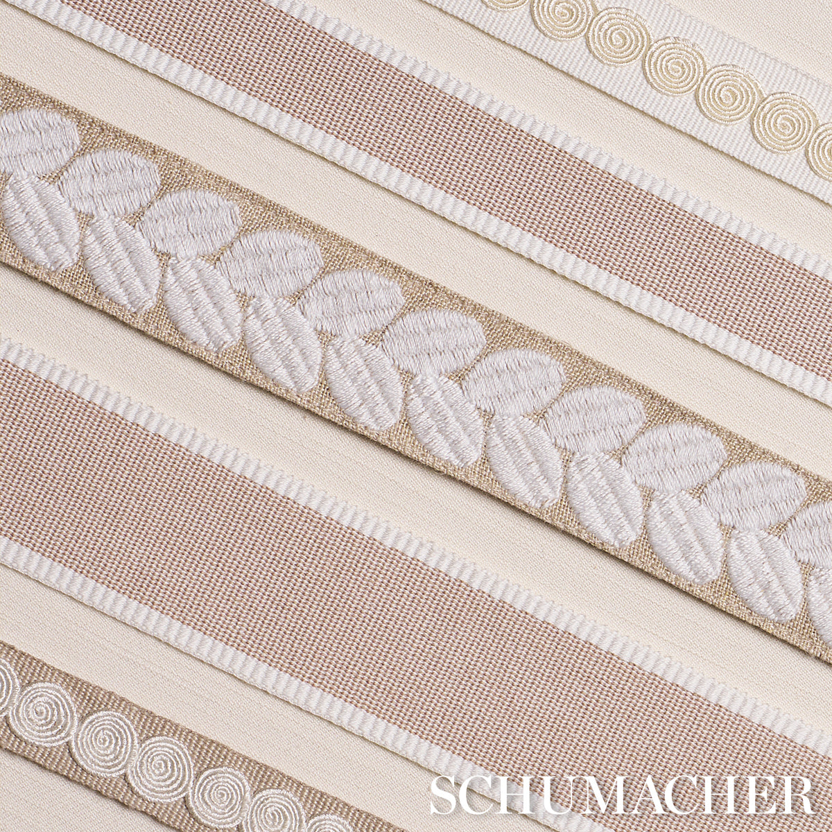BERKELEY-TAPE-NARROW-IVORY-ON-NATURAL-SCHUMACHER-79914 - Schumacher Recortar