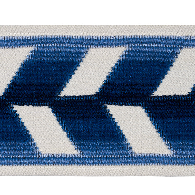 CHEVRON-STRIE-VELVET-TAPE-LAPIS-SCHUMACHER-80180 - Schumacher Recortar