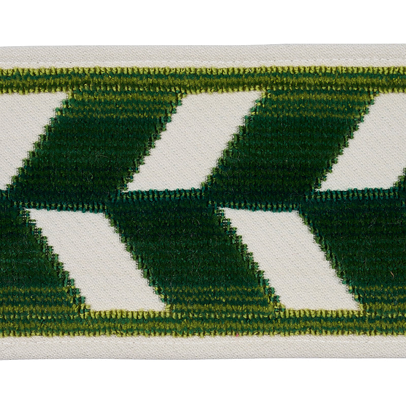 CHEVRON-STRIE-VELVET-TAPE-EMERALD-SCHUMACHER-80182 - Schumacher Recortar