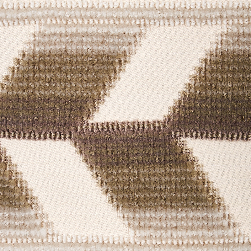 CHEVRON-STRIE-VELVET-TAPE-STONE-SCHUMACHER-80184 - Schumacher Recortar