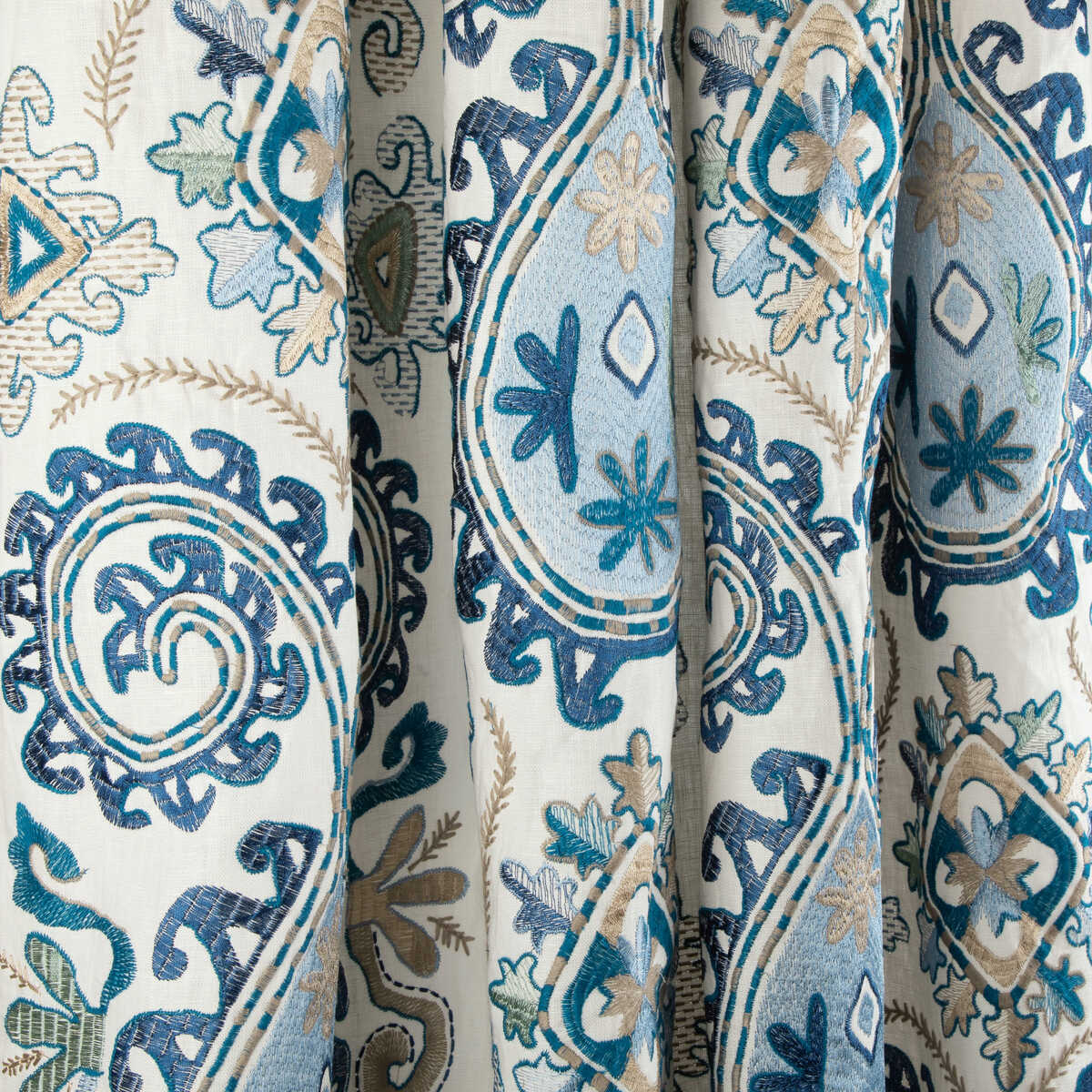 Lavali Emb - Blue/Sky - BRUNSCHWIG & FILS Fabric