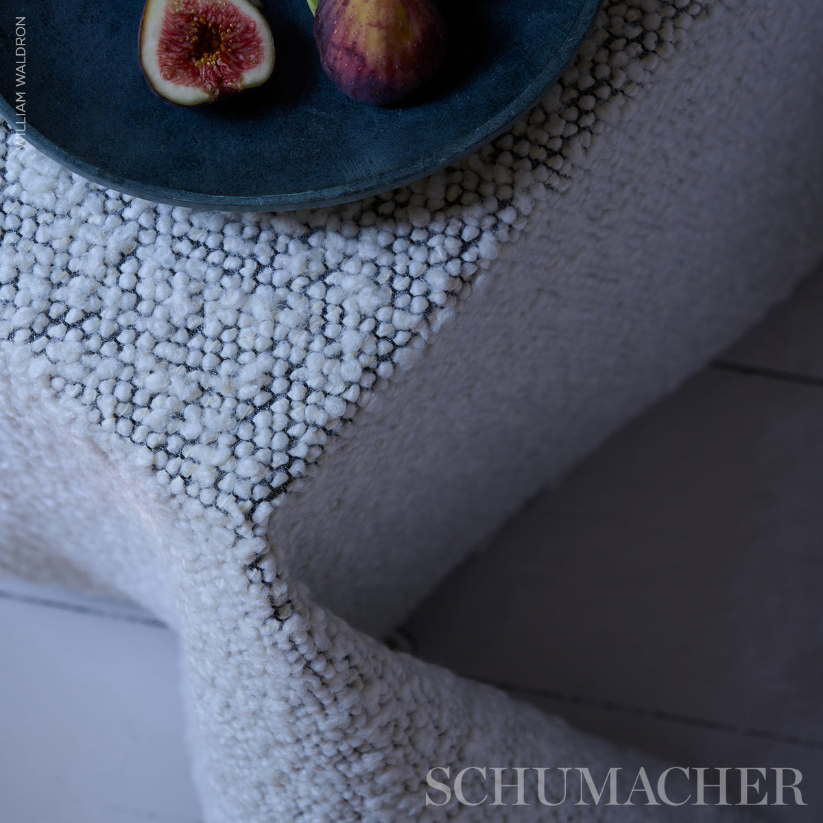 MARGARETE-BOUCL-IVORY-ON-CHARCOAL-SCHUMACHER-80530 - Schumacher Tela