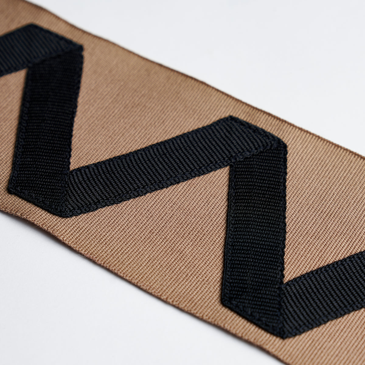 LEGERE-APPLIQU-TAPE-BLACK-ON-SAND-SCHUMACHER-80870 - Schumacher Trim