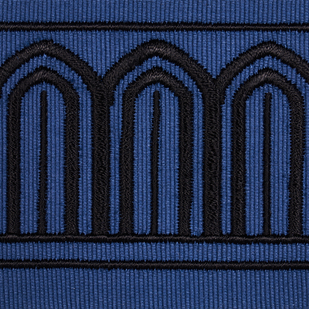 ARCHES-EMBROIDERED-TAPE-MEDIUM-BLACK-ON-NAVY-SCHUMACHER-81150 - Schumacher Trim
