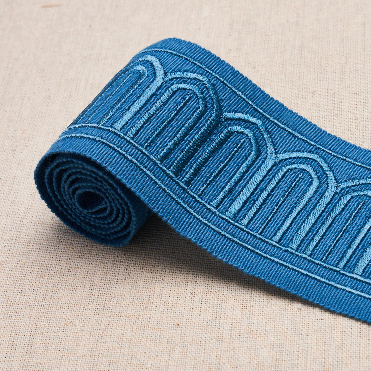 ARCHES-EMBROIDERED-TAPE-MEDIUM-TEAL-SCHUMACHER-81151 - Schumacher Trim