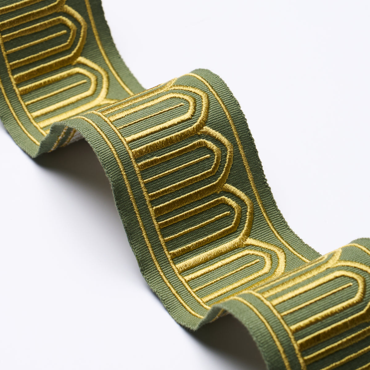 ARCHES-EMBROIDERED-TAPE-MEDIUM-OLIVE-SCHUMACHER-81152 - Schumacher Trim
