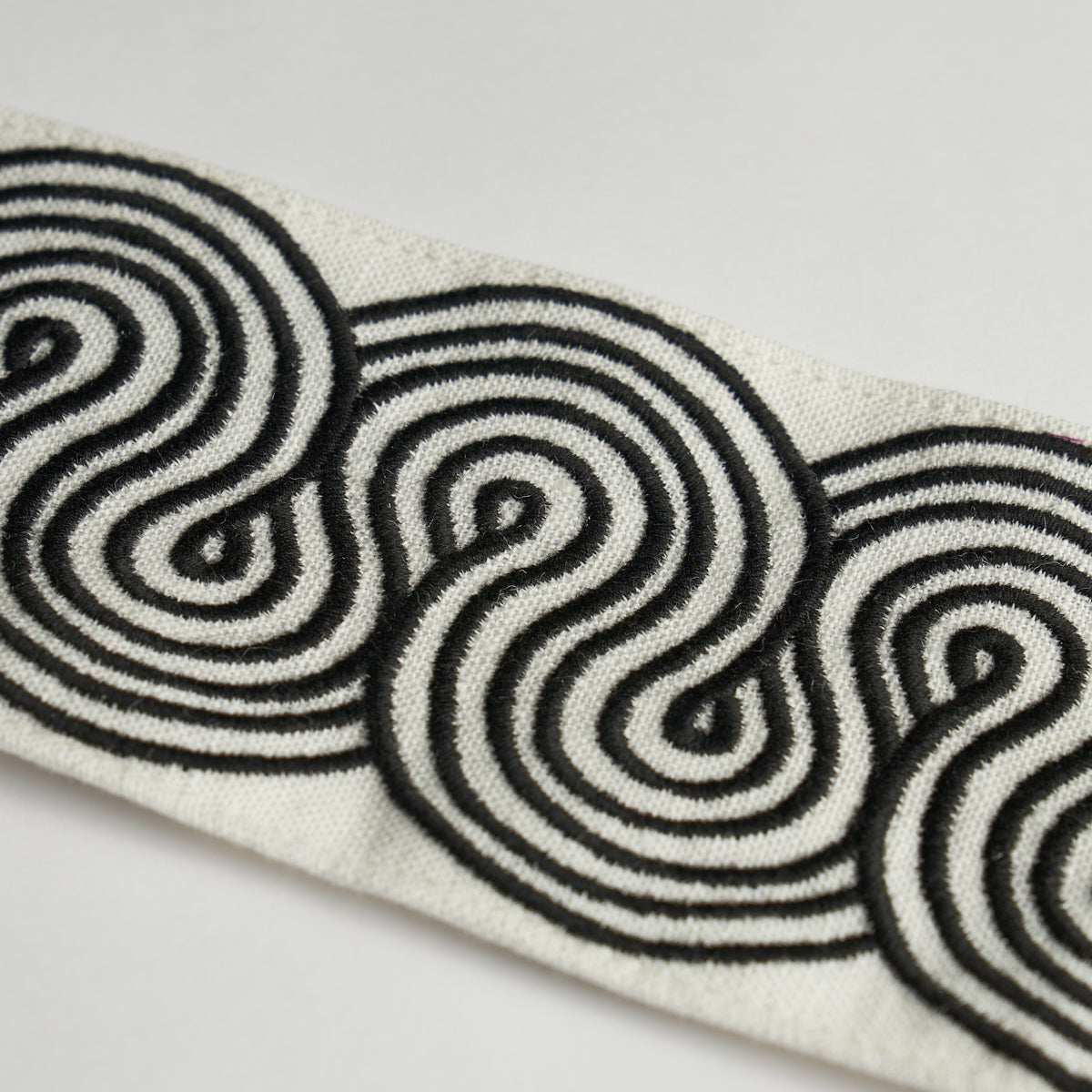 GIRALDI-EMBROIDERED-TRIM-BLACK-SCHUMACHER-81250 - Schumacher Trim