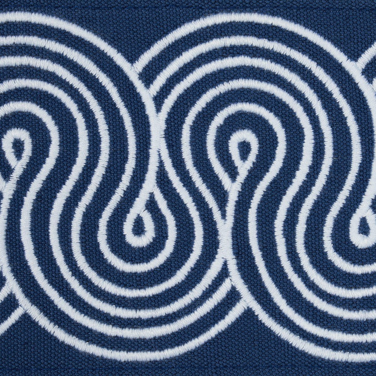GIRALDI-EMBROIDERED-TRIM-WHITE-ON-NAVY-SCHUMACHER-81253 - Schumacher Trim