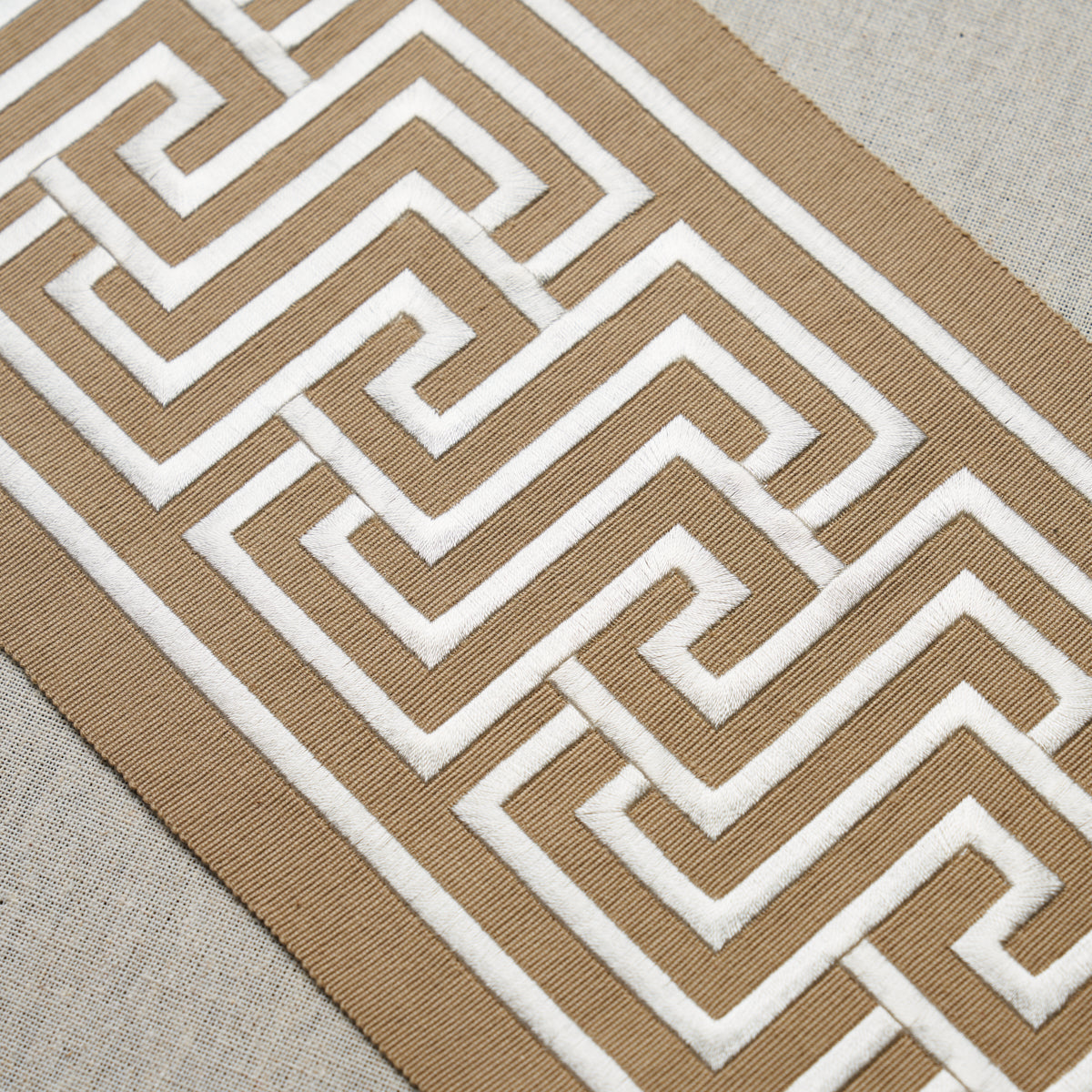 LABYRINTH-TAPE-SAND-SCHUMACHER-81261 - Schumacher Trim