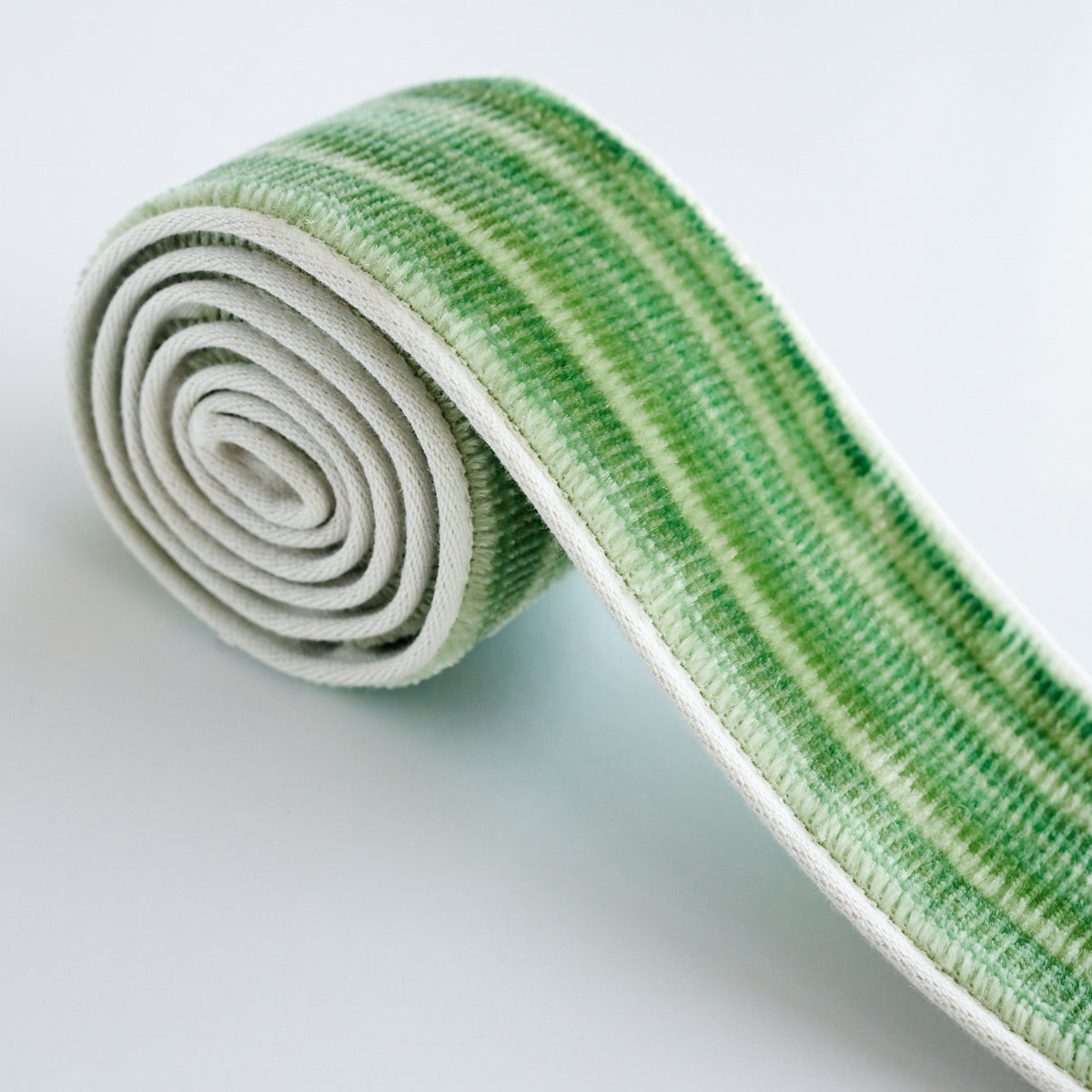 GASPARD-VELVET-TAPE-NARROW-EMERALD-SCHUMACHER-81290 - Schumacher Trim