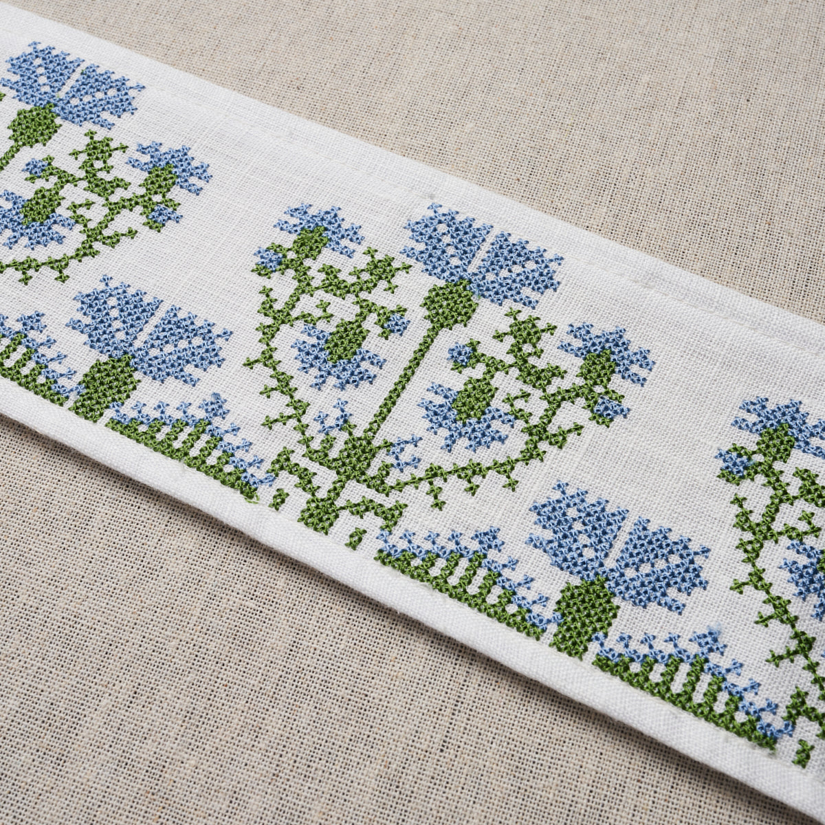 CUSTIS-EMBROIDERED-TAPE-CHESAPEAKE-SCHUMACHER-81661 - Schumacher Trim
