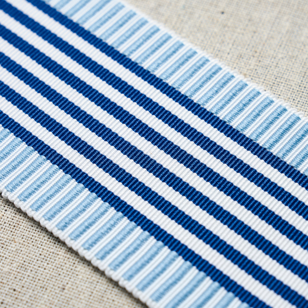 KEKET-STRIPE-TAPE-BLUES-SCHUMACHER-81690 - Schumacher Recortar