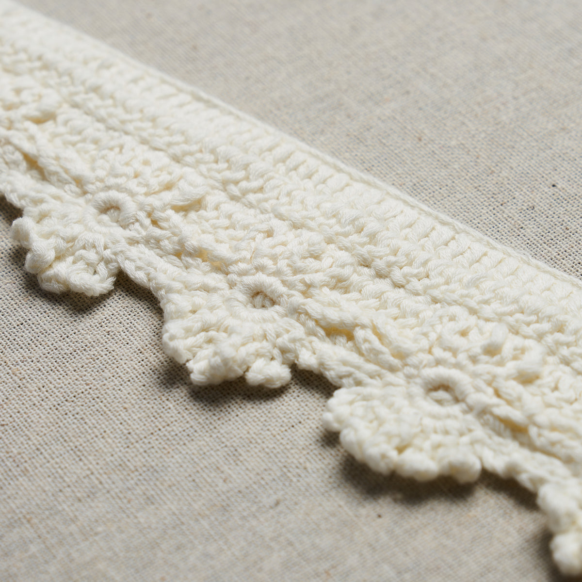 EVELYNE-CROCHET-TRIM-IVORY-SCHUMACHER-81700 - Schumacher Recortar