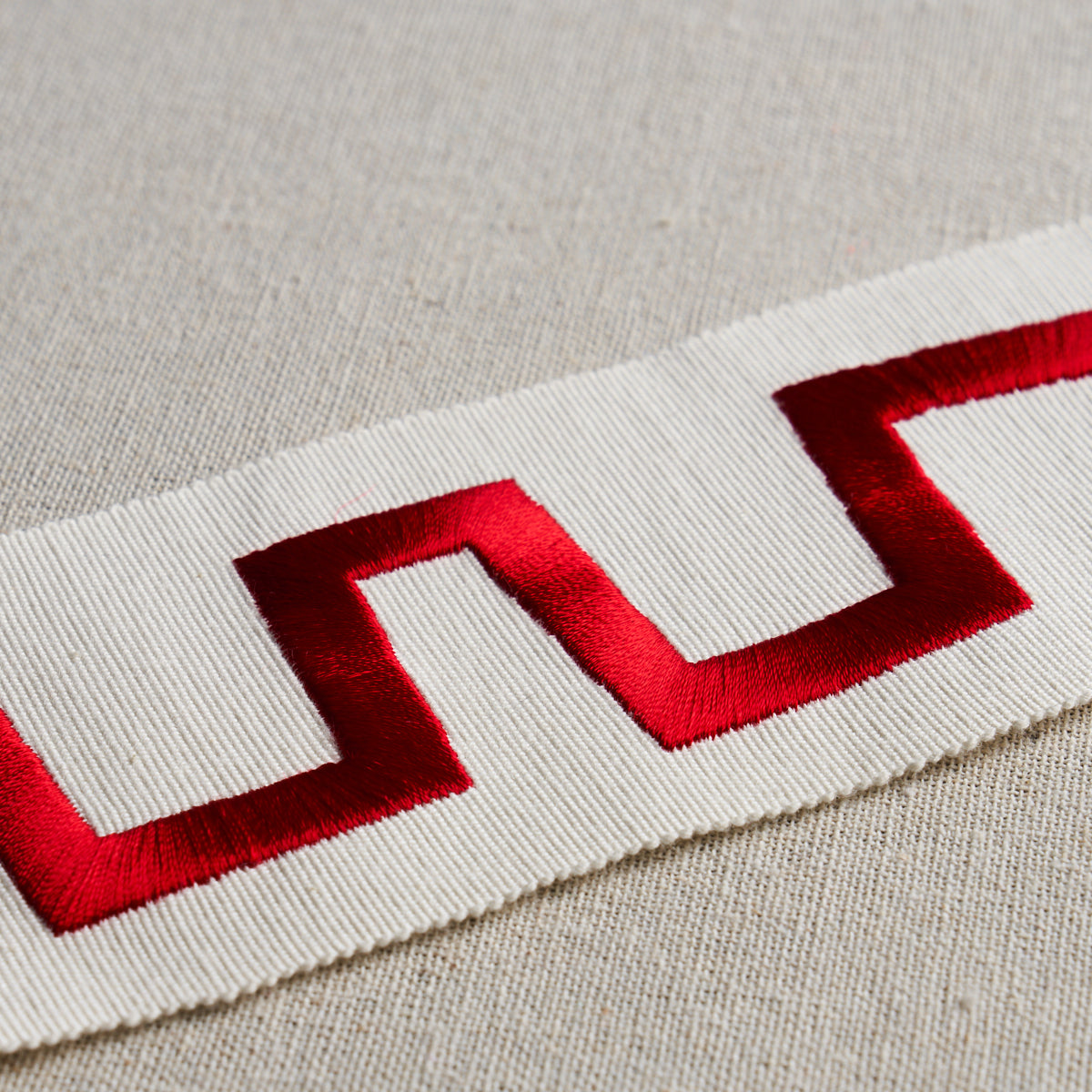 CORBU-TAPE-RED-SCHUMACHER-81772 - Schumacher Recortar