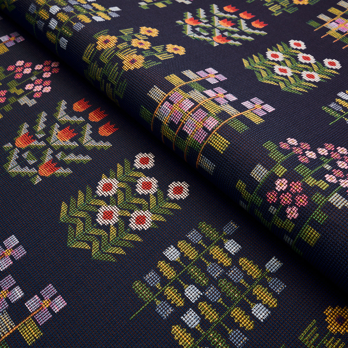 ANNIKA-FLORAL-TAPESTRY-MULTI-ON-NAVY-SCHUMACHER-81971 - Schumacher Fabric