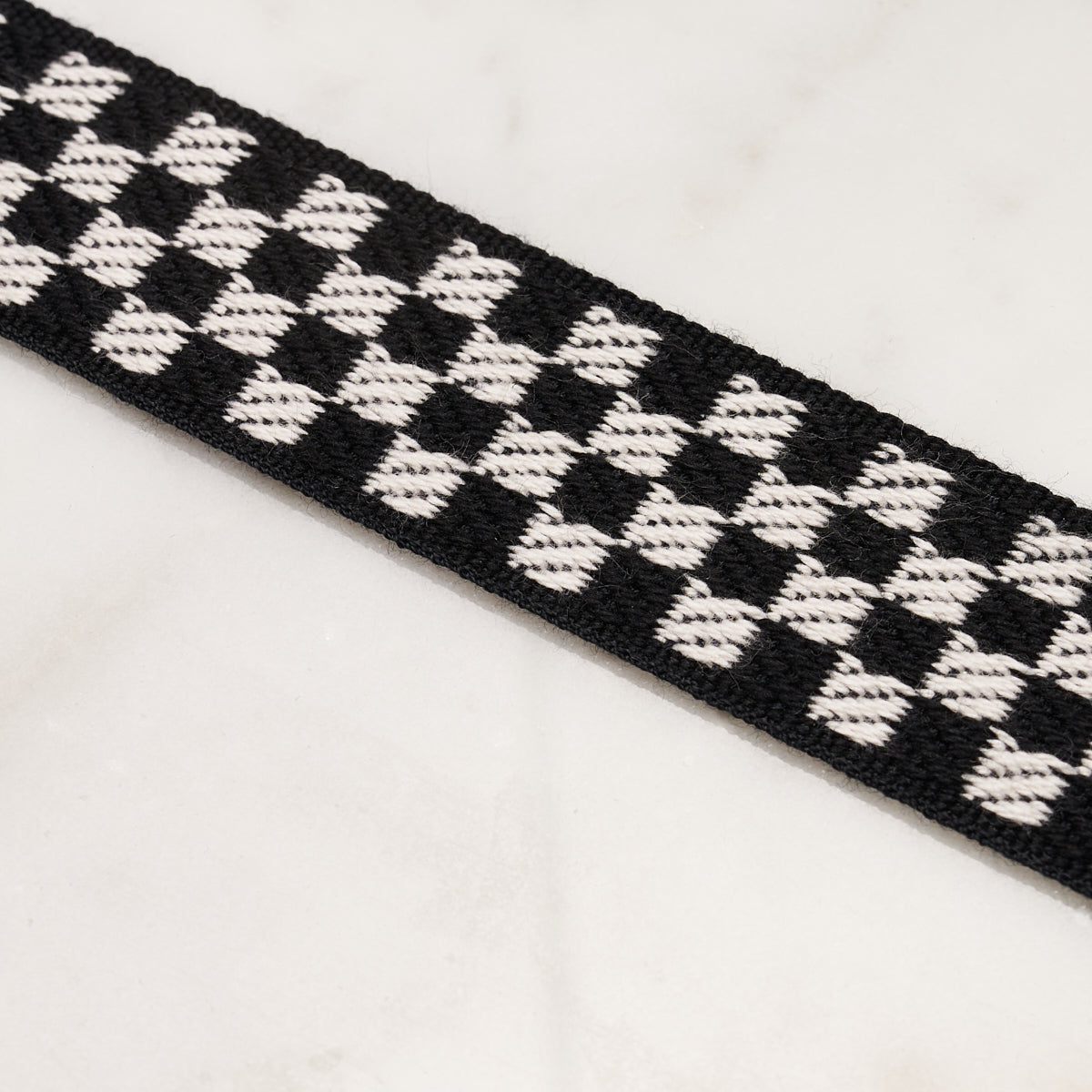 ZEE-TAPE-NARROW-BLACK-IVORY-SCHUMACHER-82490 - Schumacher Trim