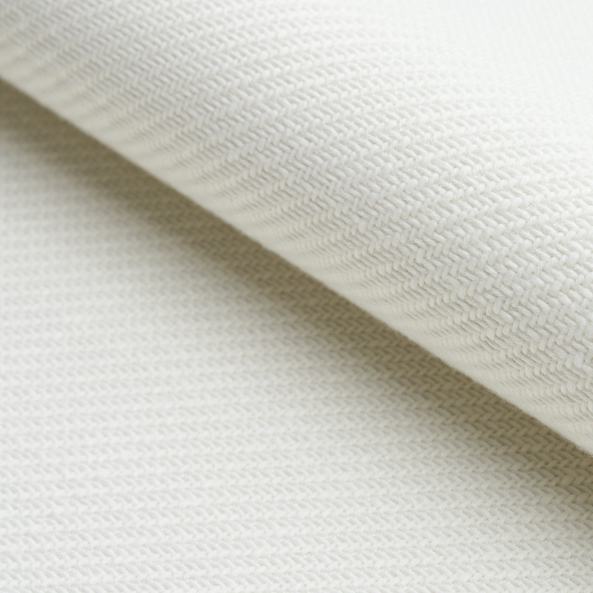 OUTDOOR-HEAVYWEIGHT-TWILL-WHITE-SCHUMACHER-82580 - Schumacher Fabric