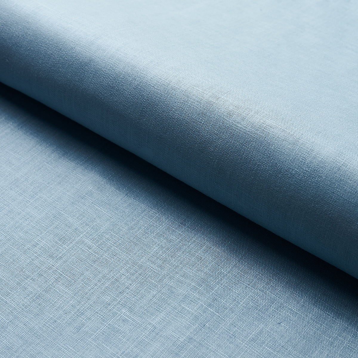 LANGE-GLAZED-LINEN-CHAMBRAY-SCHUMACHER-82684 - Schumacher Fabric
