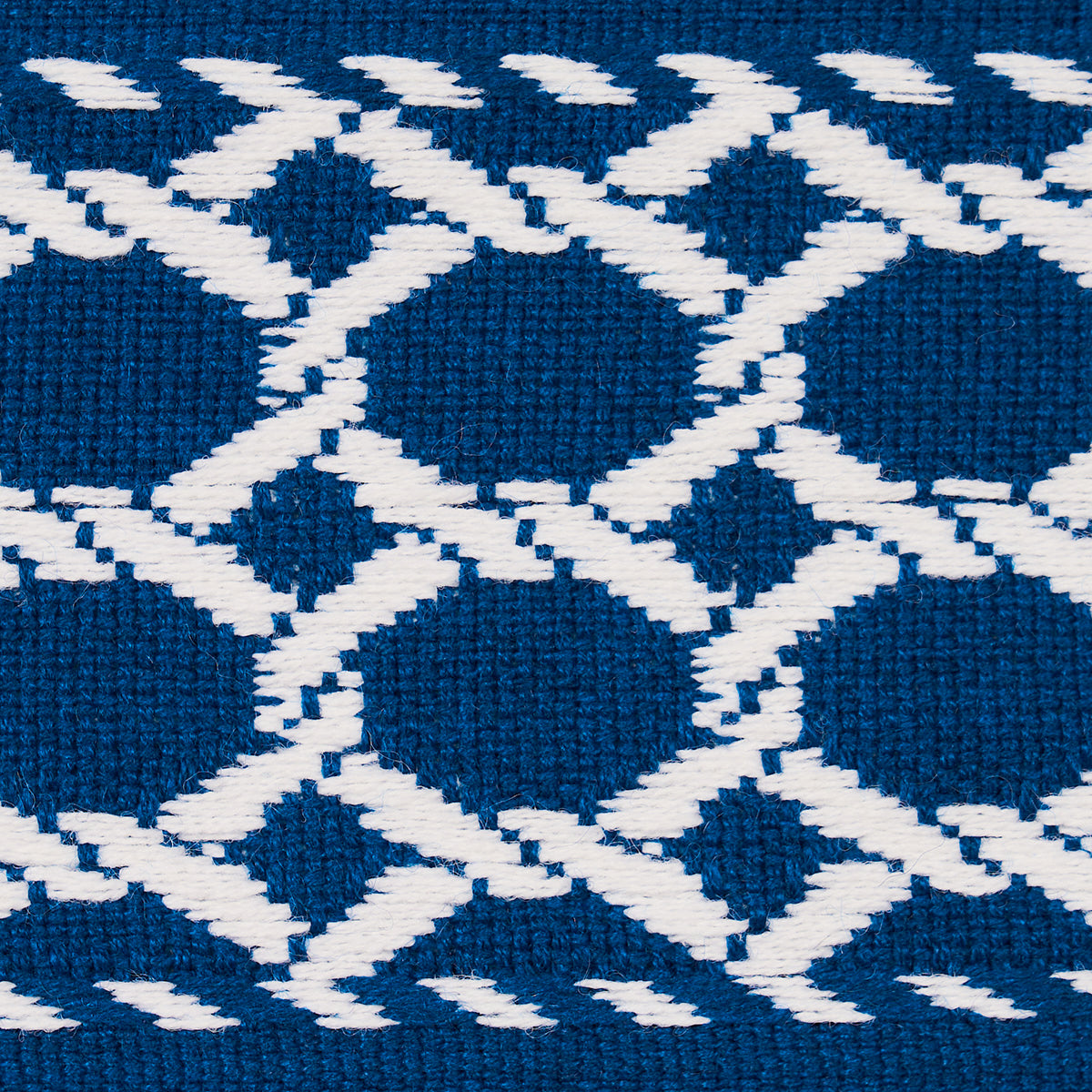 LATTICE-INDOOR-OUTDOOR-TAPE-NAVY-SCHUMACHER-82820 - Schumacher Recortar