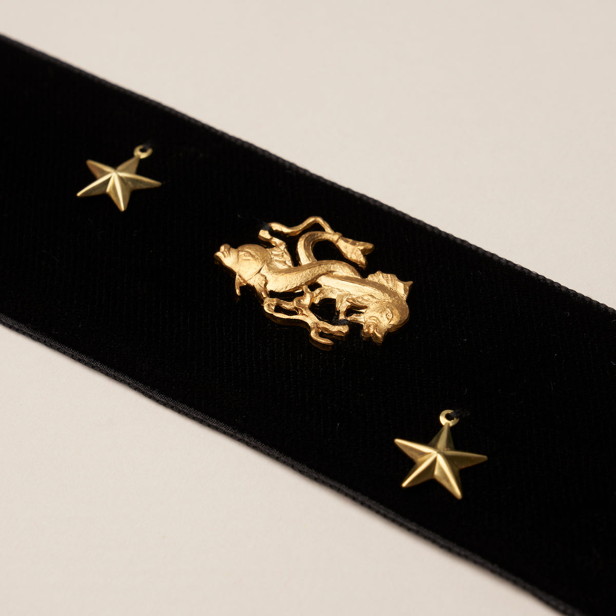 CARMEN-VELVET-TAPE-BLACK-SCHUMACHER-82870 - Schumacher Recortar