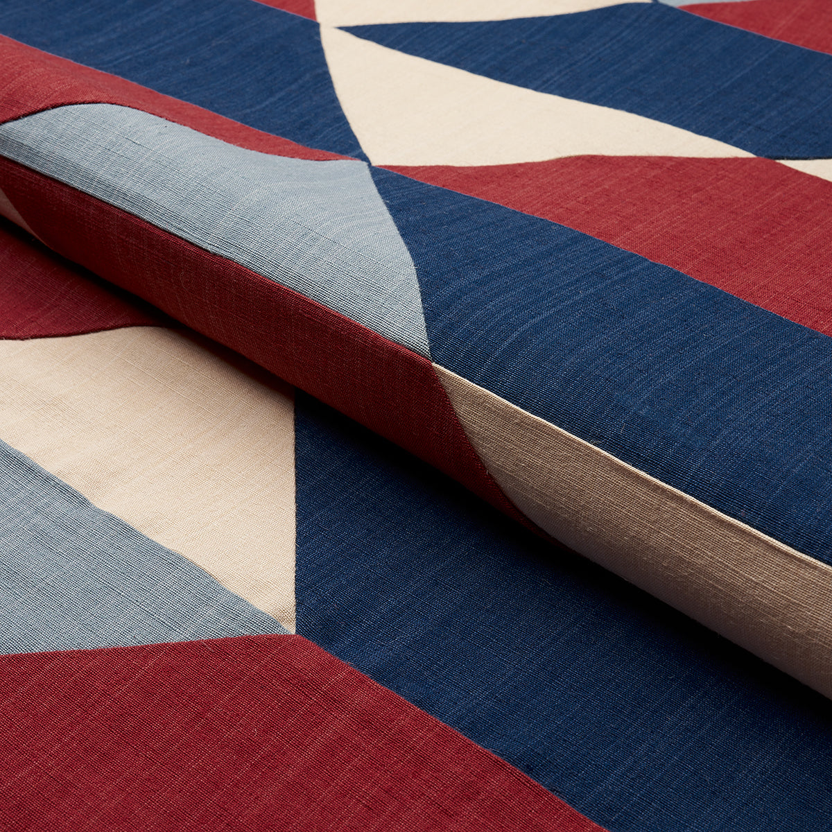 ERINDALE-AMERICANA-SCHUMACHER-82880 - Schumacher Fabric