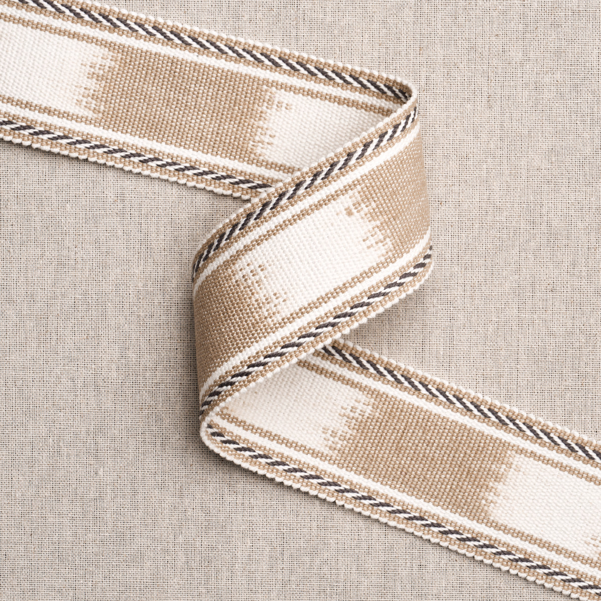 BANYAN-TAPE-NARROW-SAND-SCHUMACHER-83243 - Schumacher Trim