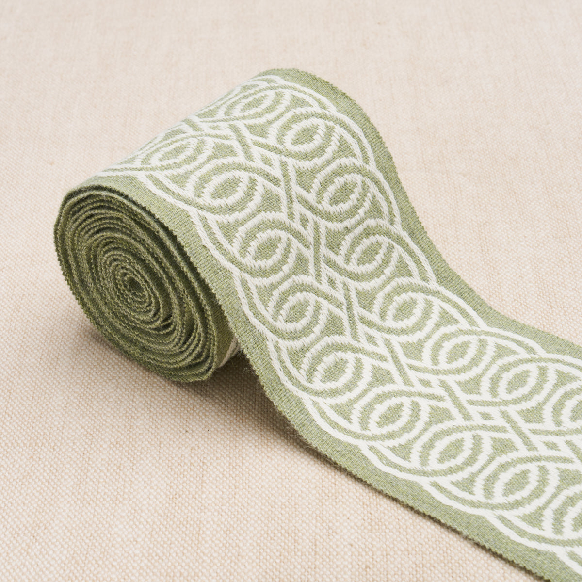 INFINITO-INDOOR-OUTDOOR-TRIM-SAGE-SCHUMACHER-83541 - Schumacher Recortar