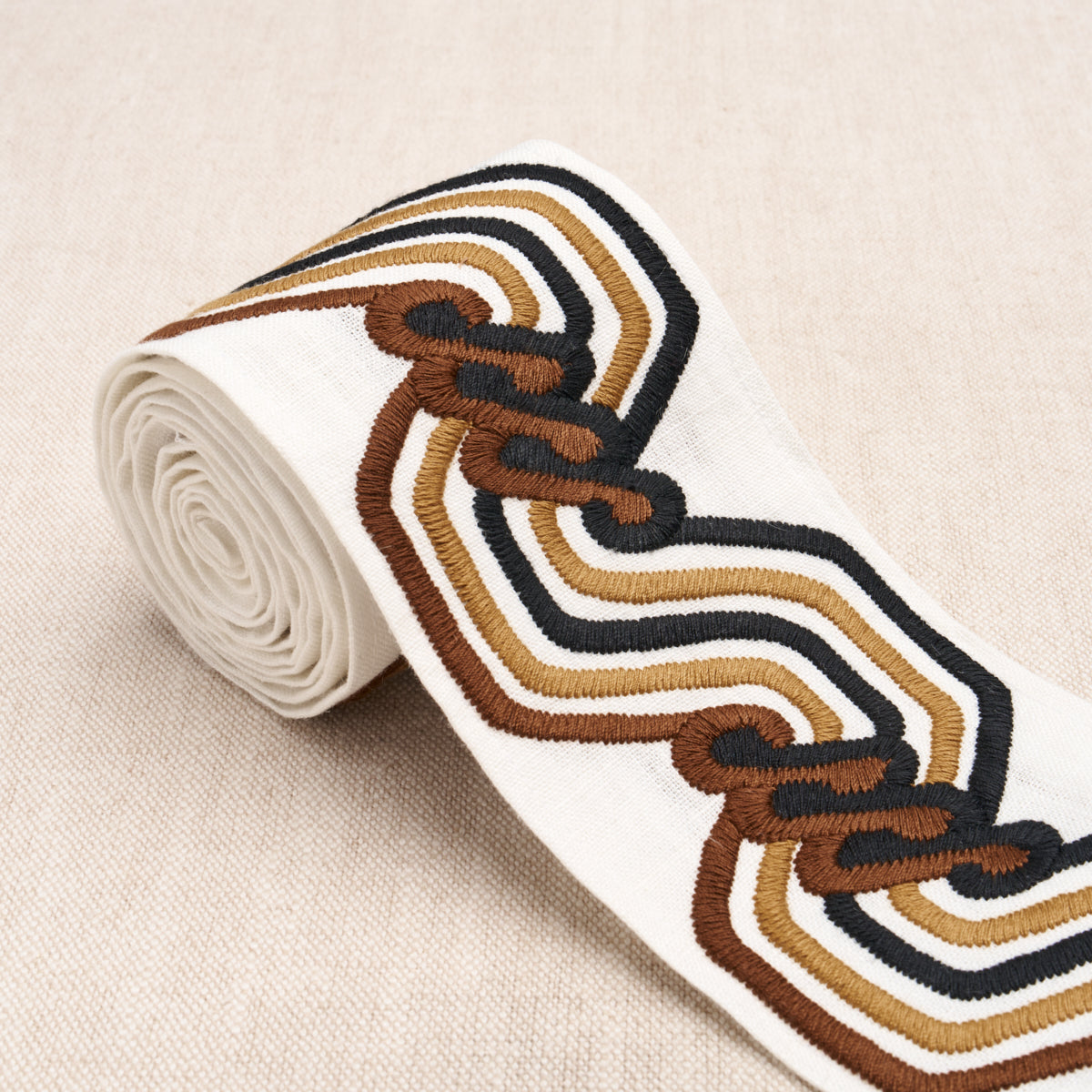 THE-TWIST-EMBROIDERED-TAPE-BROWN-SCHUMACHER-83632 - Schumacher Trim