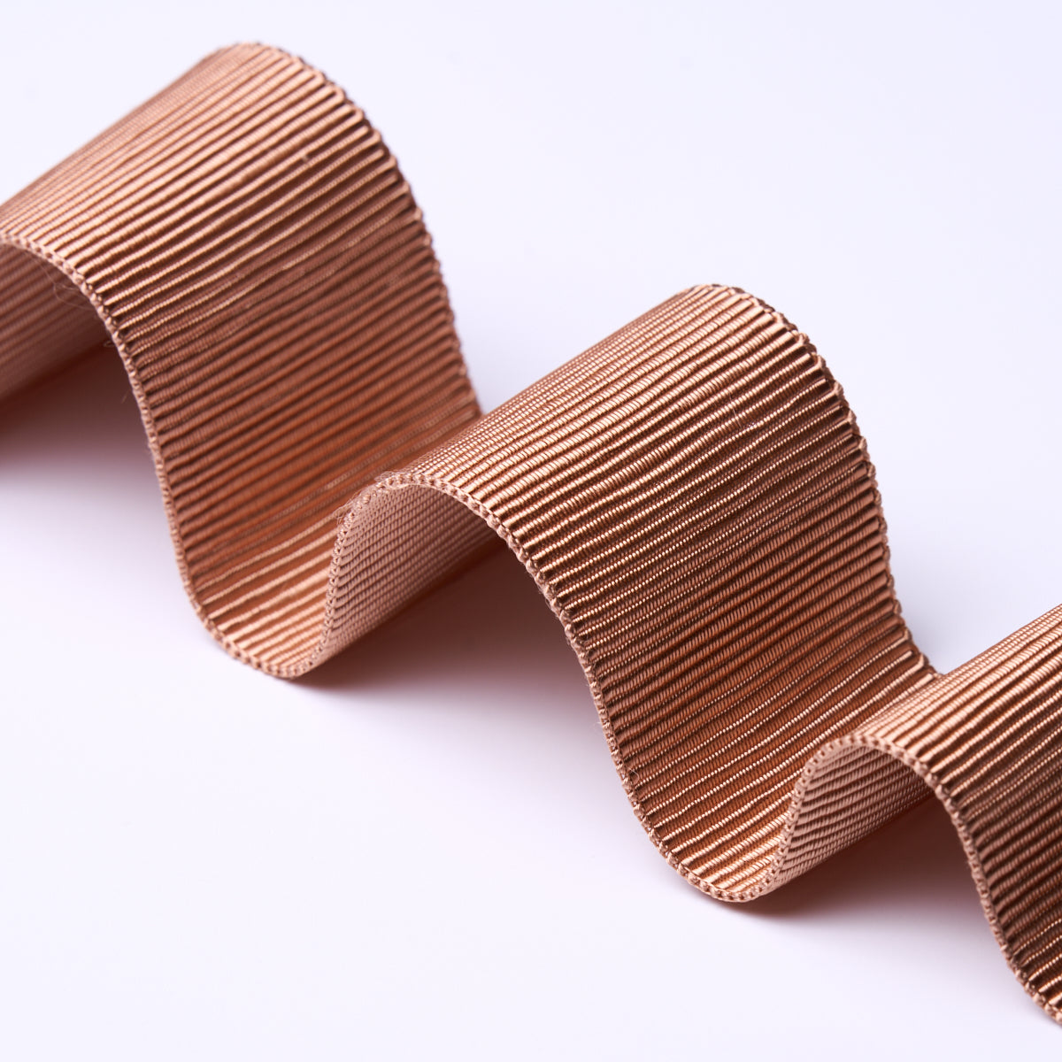 WIDE-FAILLE-TAPE-PEACH-SCHUMACHER-83871 - Schumacher Recortar