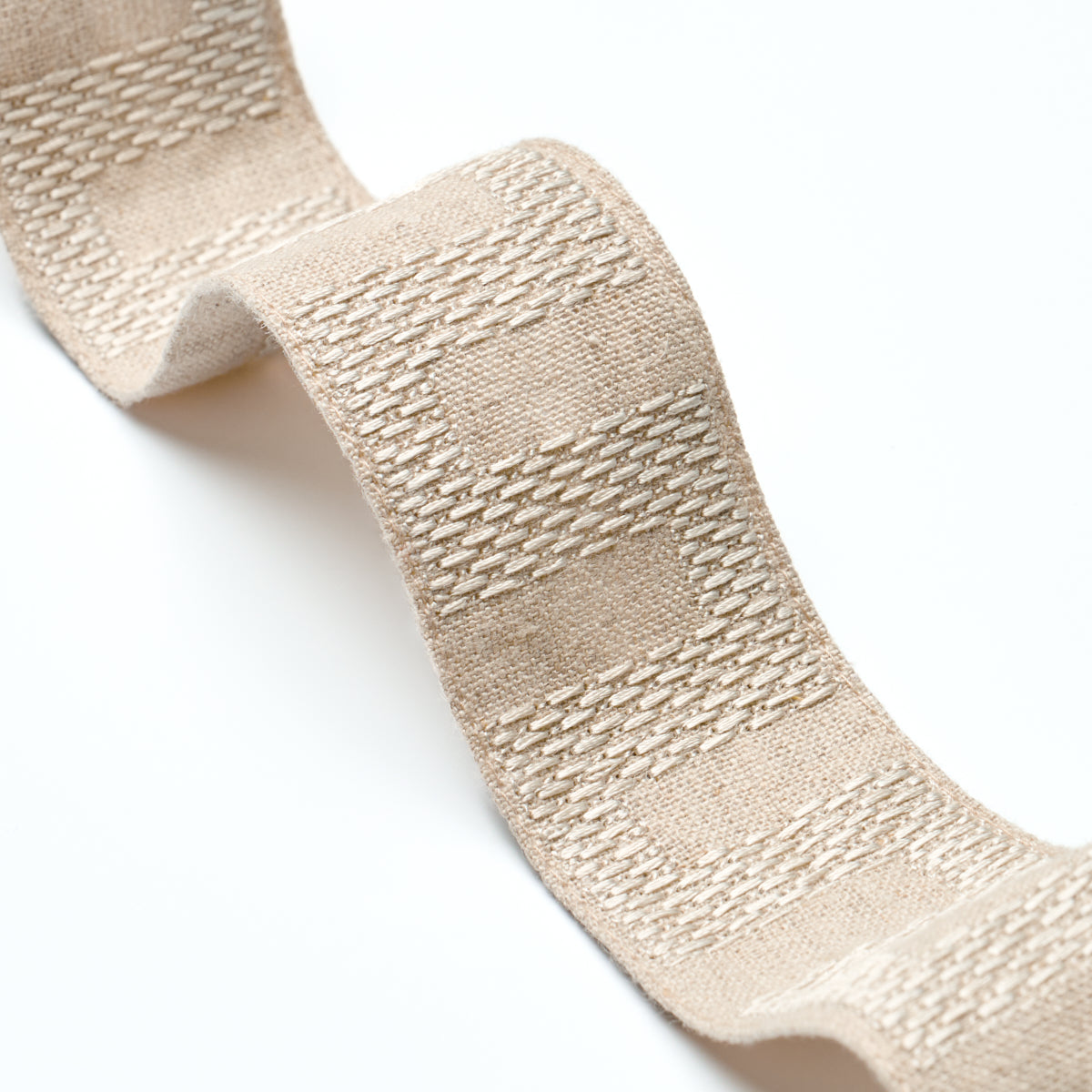 MATRIX-TAPE-NARROW-NATURAL-SCHUMACHER-83923 - Schumacher Trim