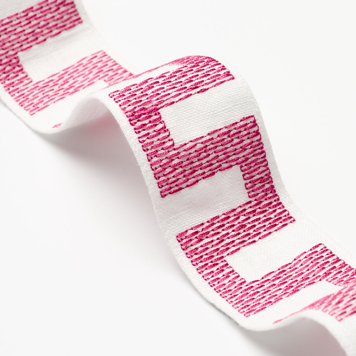 MATRIX-TAPE-NARROW-FUCHSIA-SCHUMACHER-83924 - Schumacher Trim