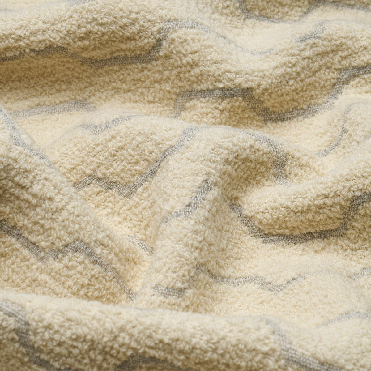 PATEK-WOOL-BOUCL-IVORY-SCHUMACHER-83932 - Schumacher Tela