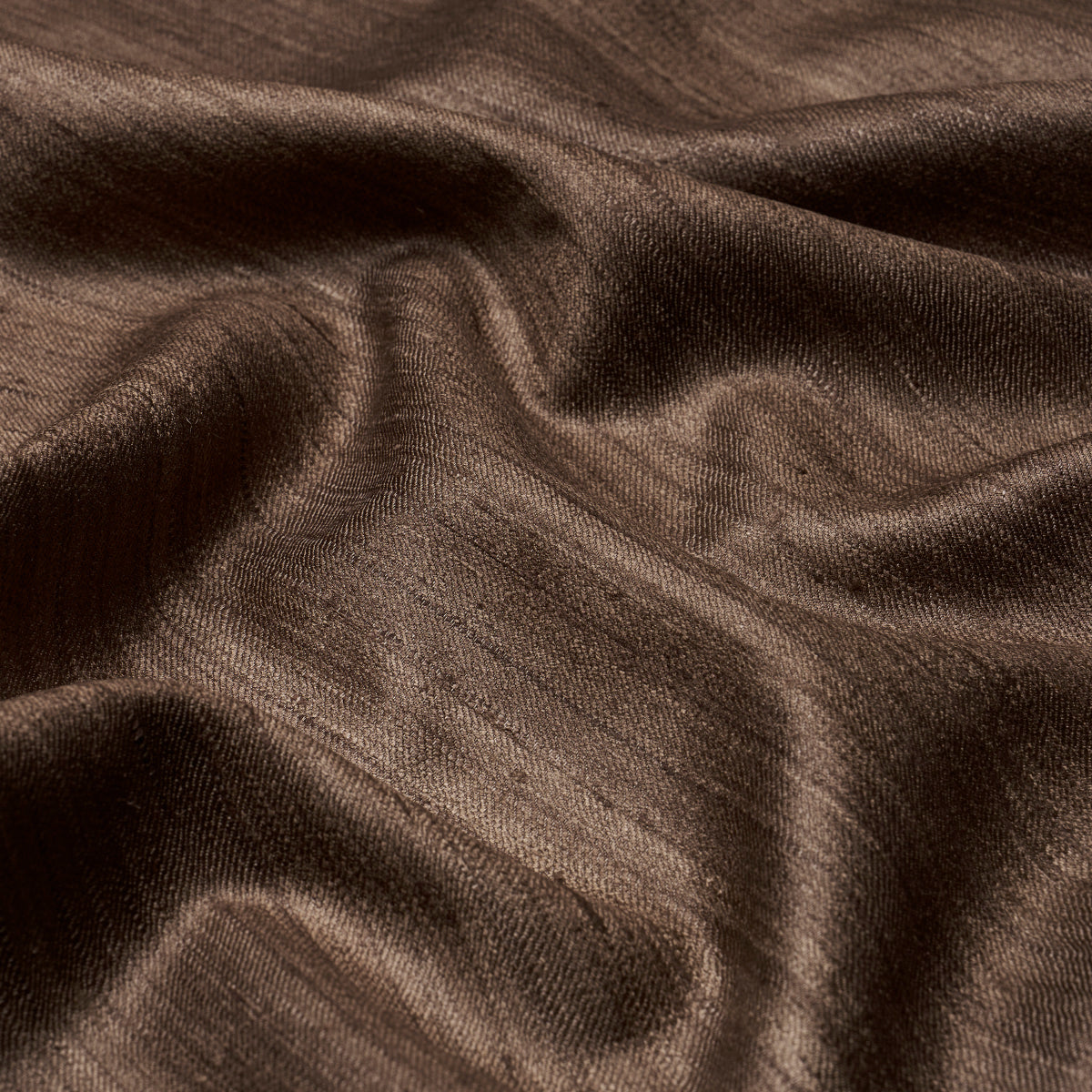 AMIR-HANDWOVEN-SILK-CASEMENT-WALNUT-SCHUMACHER-84072 - Schumacher Tela