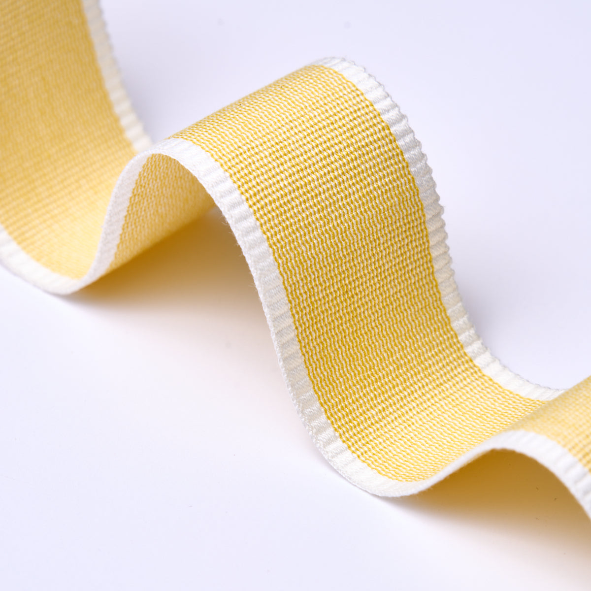 SANDPIPER-TAPE-MEDIUM-YELLOW-SCHUMACHER-84080 - Schumacher Recortar