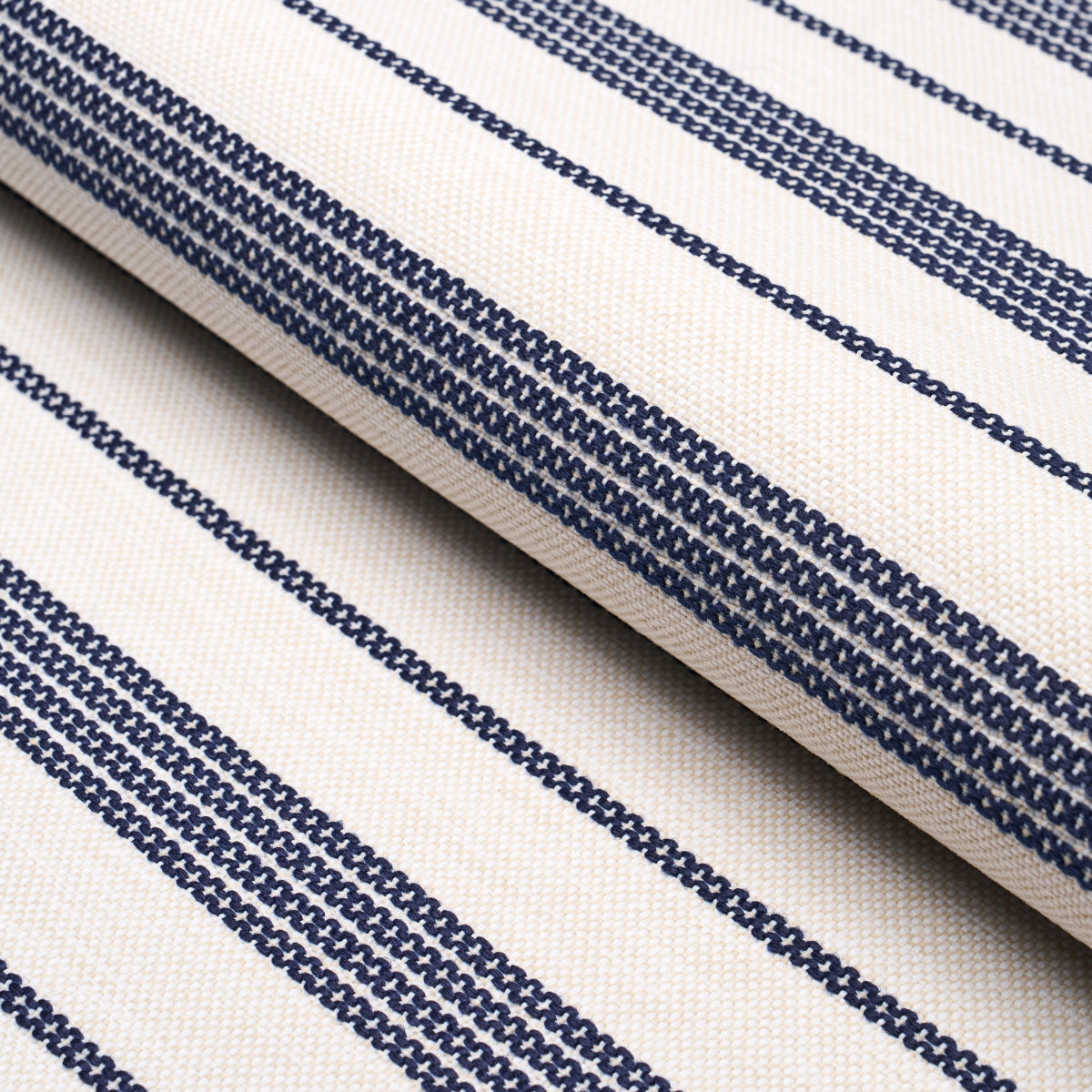 SERRA-MESA-INDOOR-OUTDOOR-STRIPE-NAVY-SCHUMACHER-84270 - Schumacher Tela