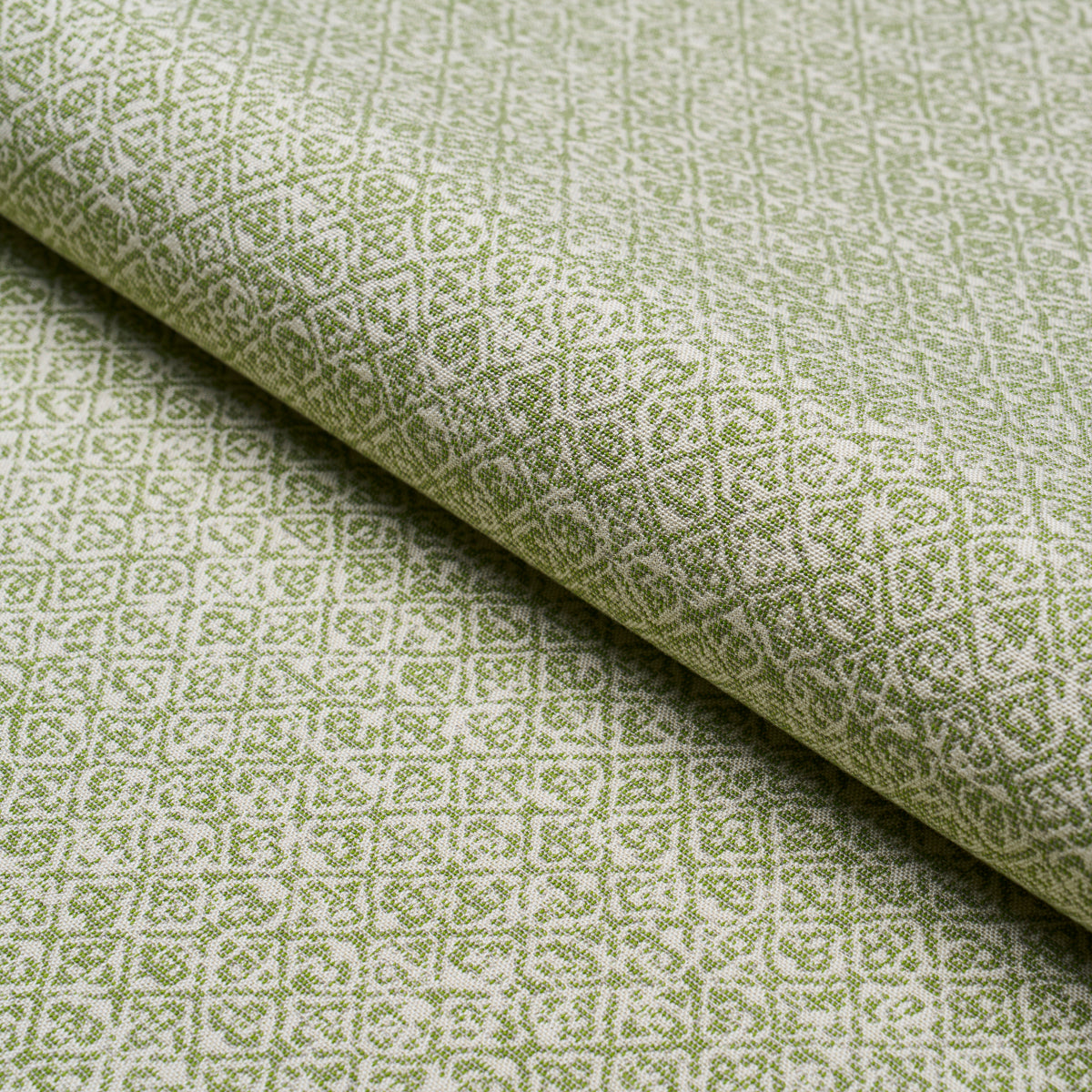SARONG-WEAVE-INDOOR-OUTDOOR-LEAF-SCHUMACHER-84302
