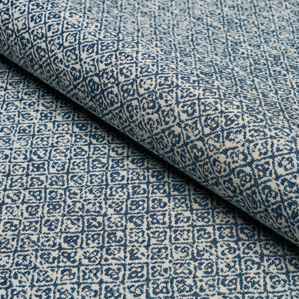 SARONG-WEAVE-INDOOR-OUTDOOR-INDIGO-SCHUMACHER-84303
