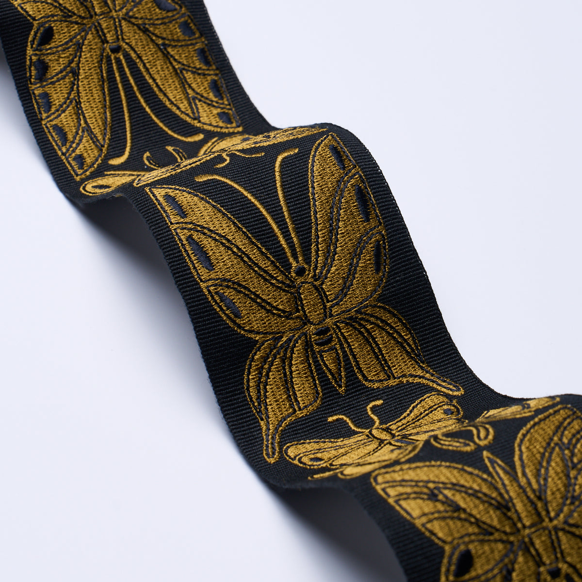 METAMORPHOSIS-TAPE-NOIR-GOLD-SCHUMACHER-84380 - Schumacher Trim