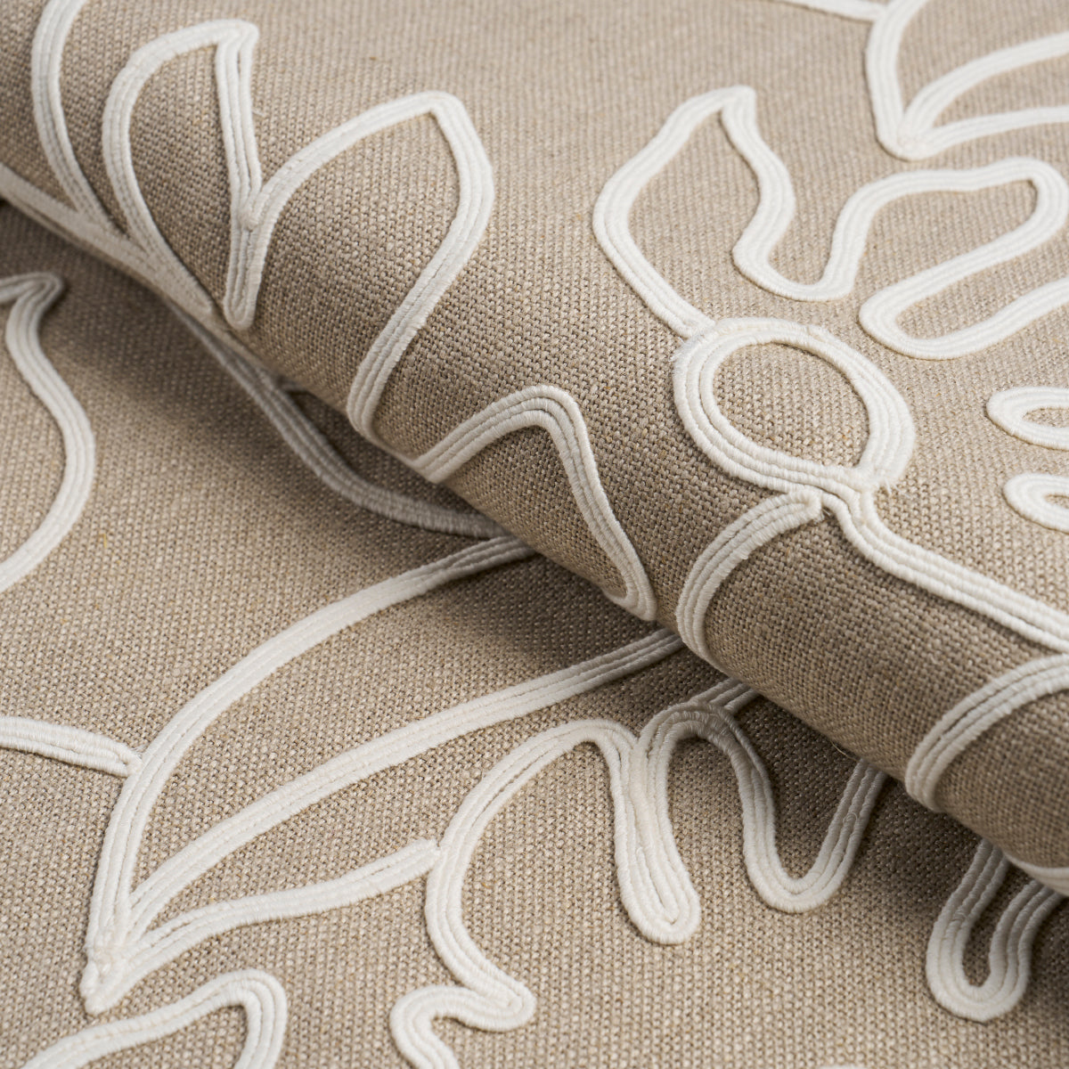 LOLA-EMBROIDERY-FLAX-SCHUMACHER-84410 - Schumacher Tela