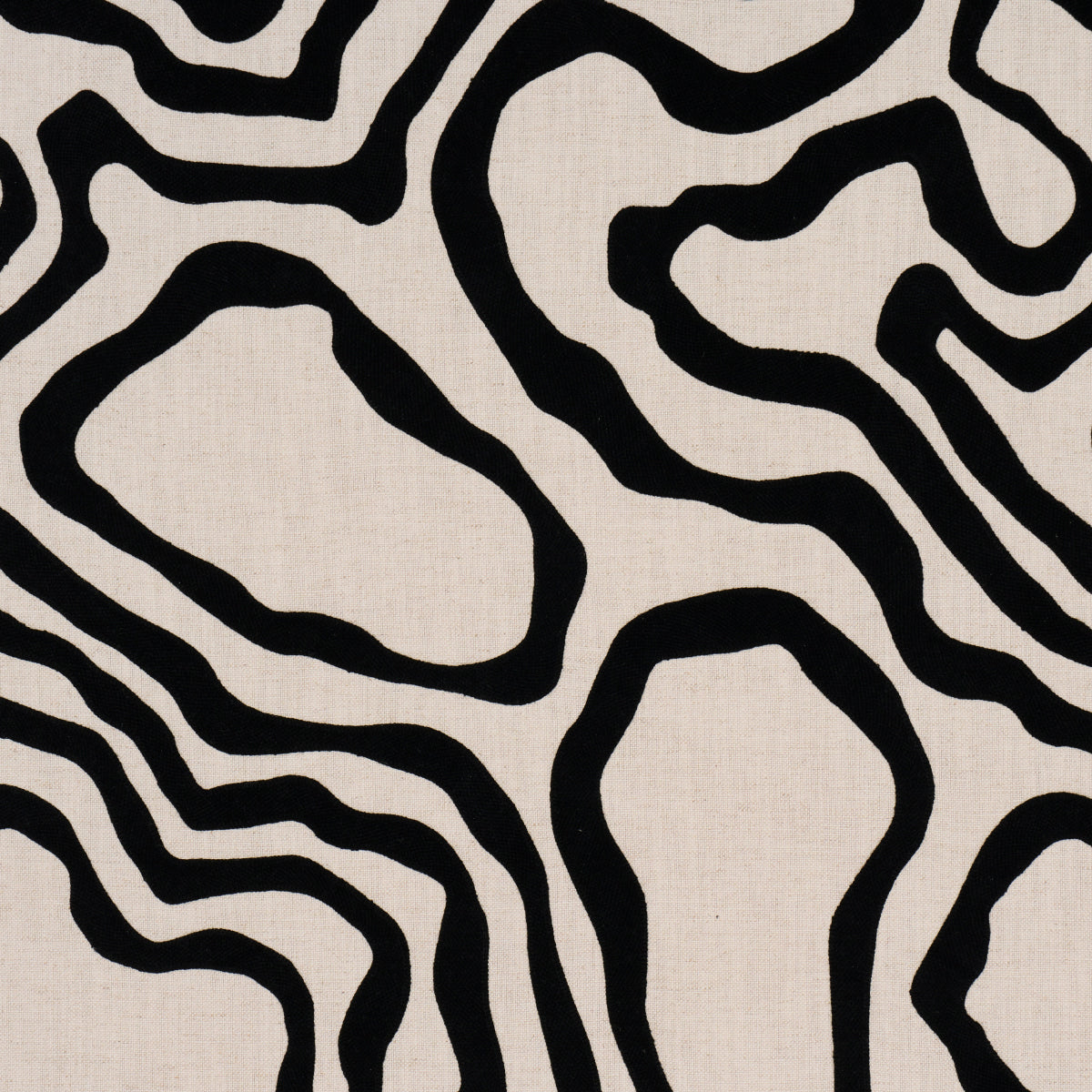 DEFEO-EMBROIDERY-NOIR-SCHUMACHER-84430 - Schumacher Tela