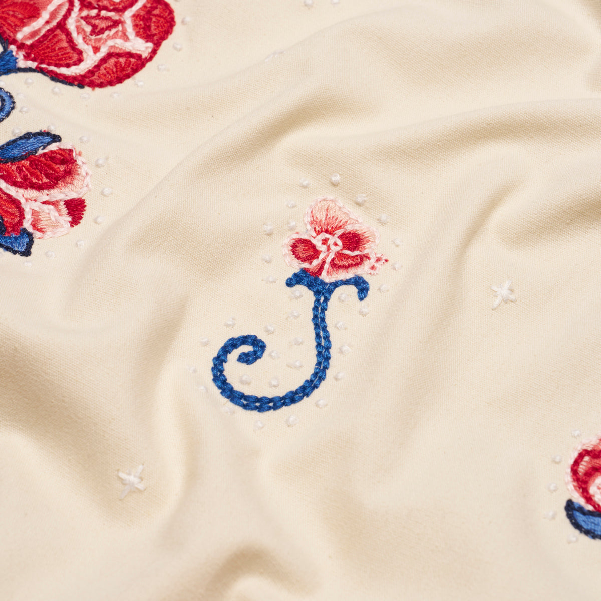 RHINESTONE-COWBOY-EMBROIDERY-POPPY-SCHUMACHER-84550 - Schumacher Tela