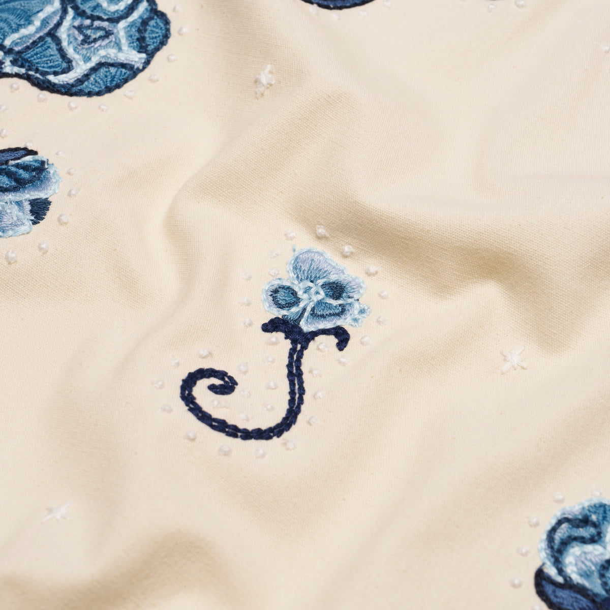 RHINESTONE-COWBOY-EMBROIDERY-NAVY-SCHUMACHER-84551 - Schumacher Tela