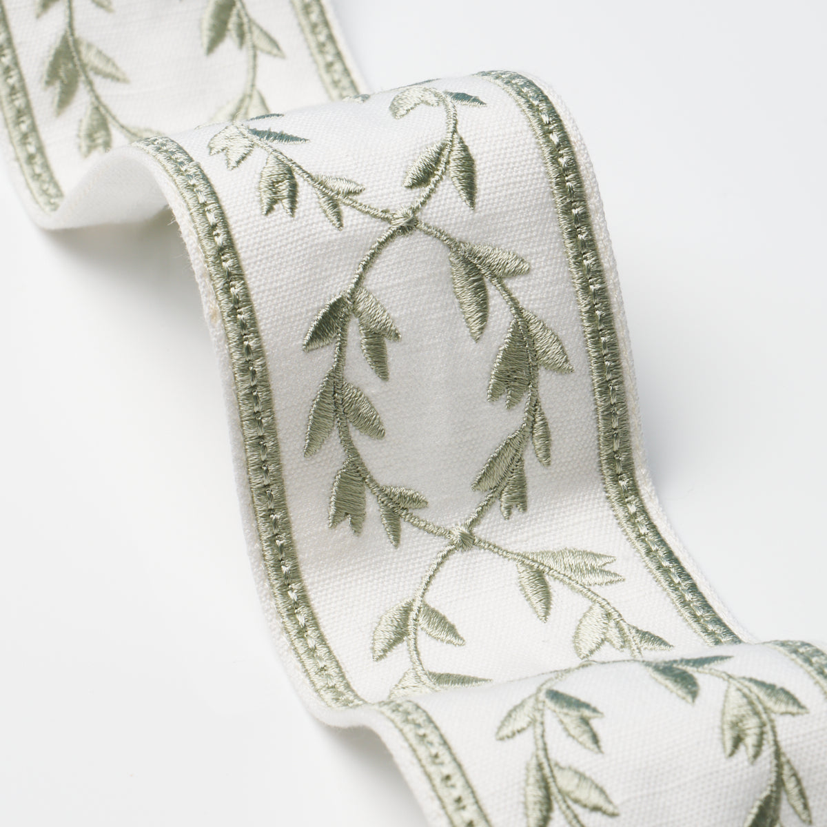 MAISON-VINE-CELADON-SCHUMACHER-84572 - Schumacher Trim