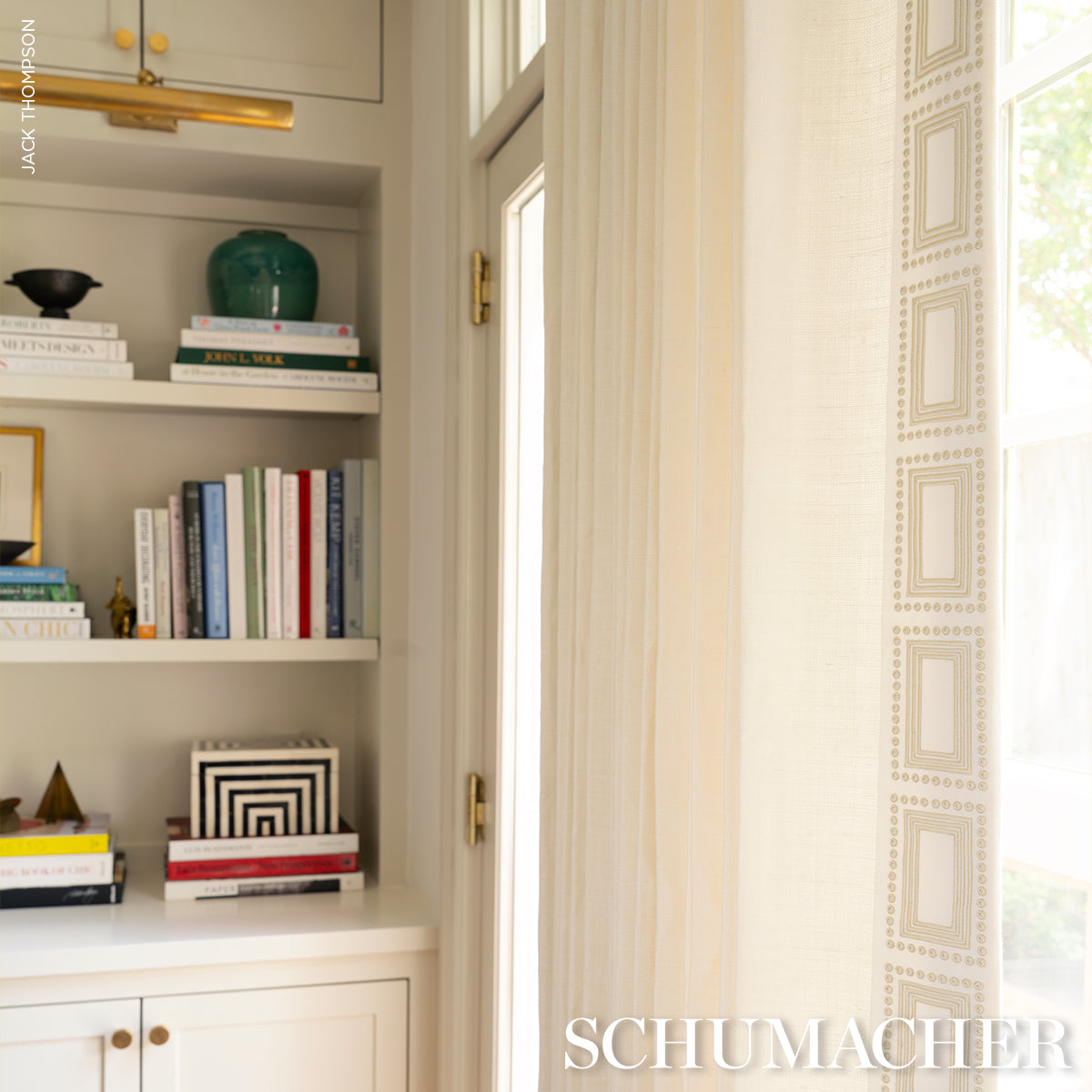 PORTE-PARISIEN-IVORY-SCHUMACHER-84610 - Schumacher Trim