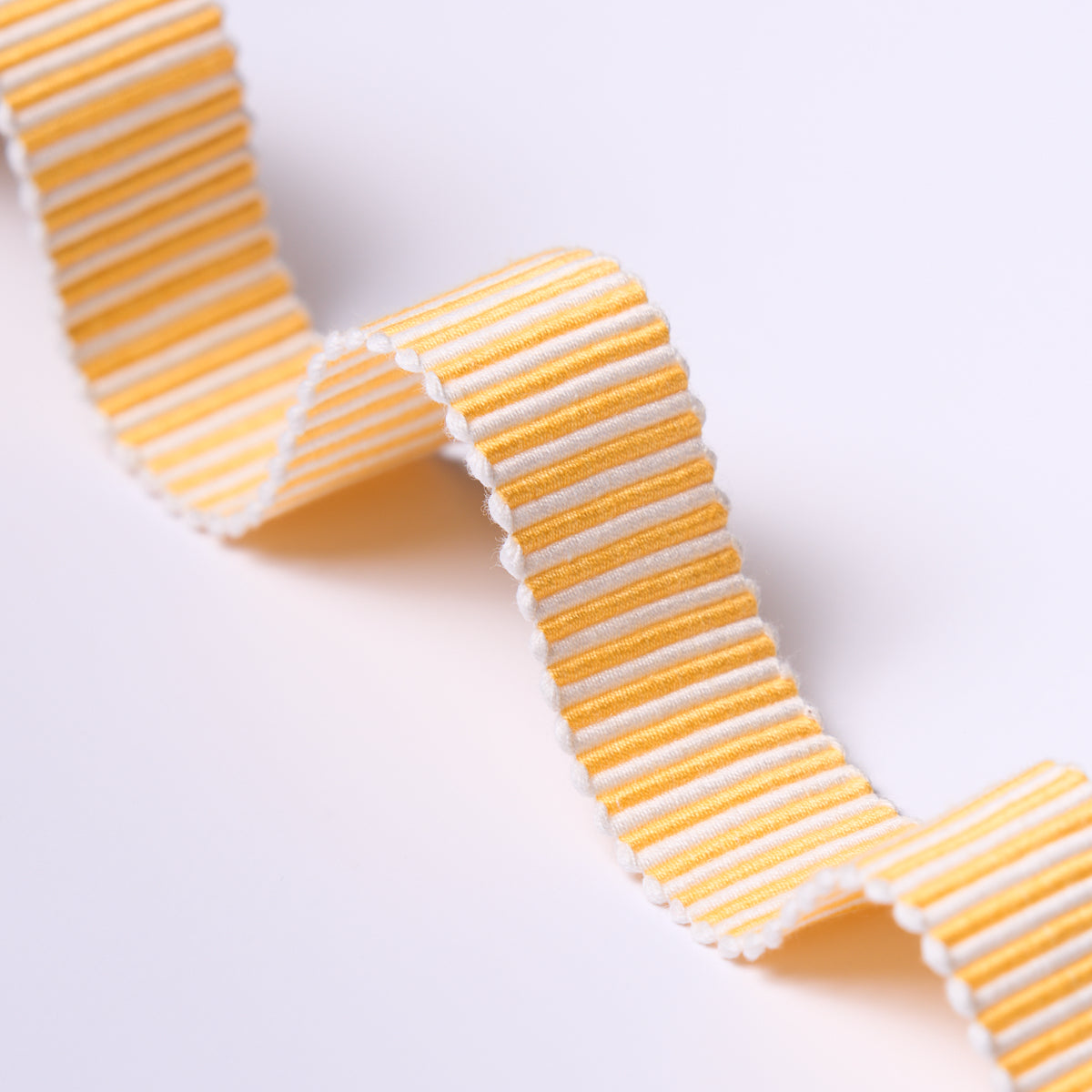 KNOX-TAPE-NARROW-GOLD-SCHUMACHER-85225 - Schumacher Trim