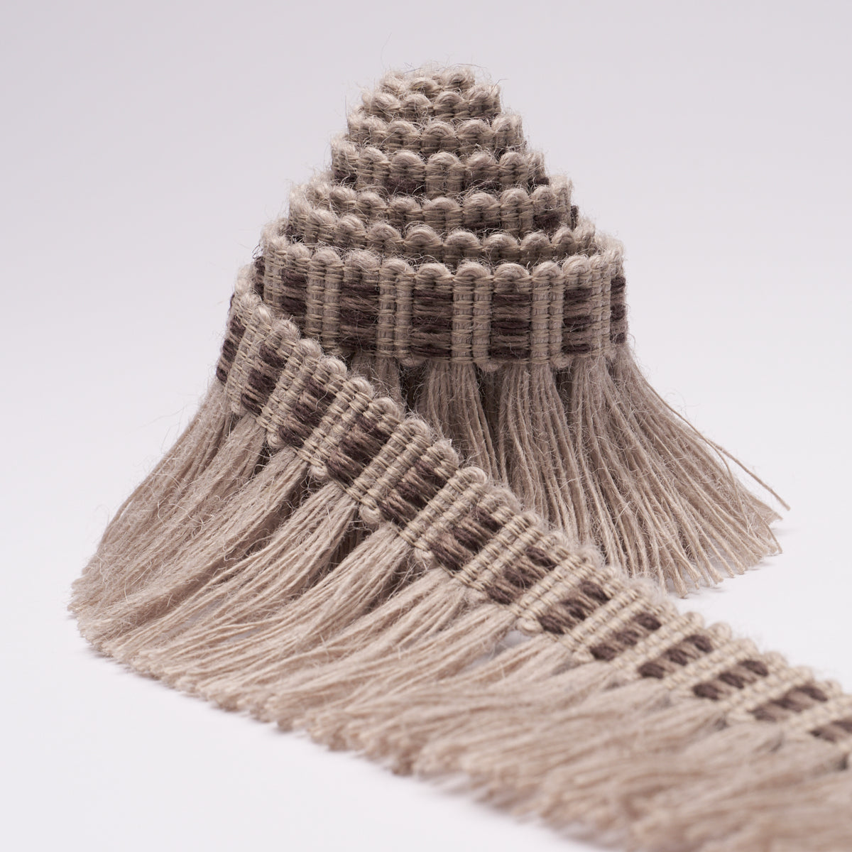 COUNTRY-FRINGE-BURLAP-SCHUMACHER-85563 - Schumacher Trim