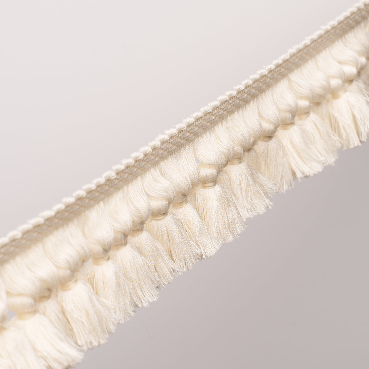 ROSALIND-TASSEL-TRIM-IVORY-SCHUMACHER-85680 - Schumacher Recortar