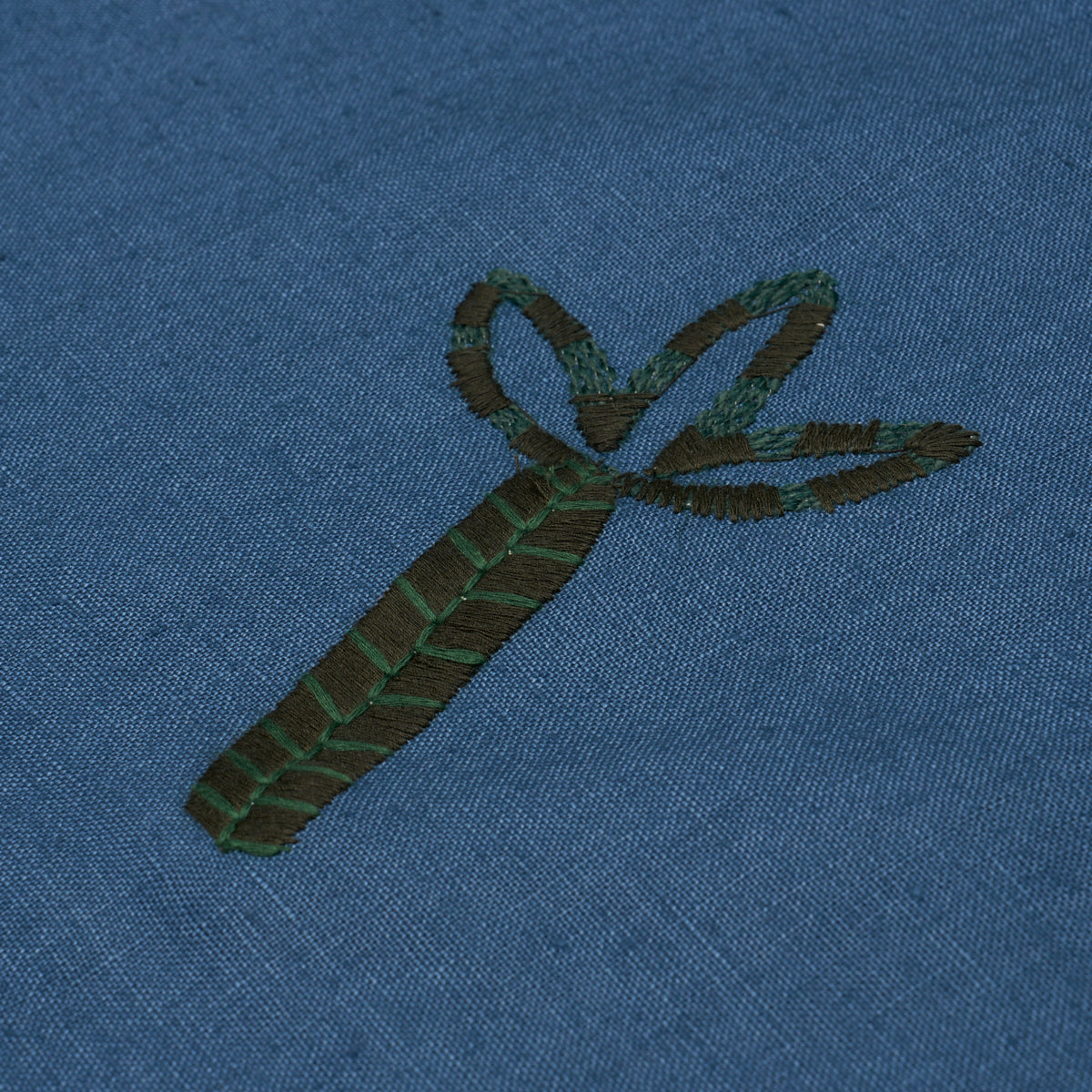 TROPICAL-TREES-BLUE-SCHUMACHER-85852