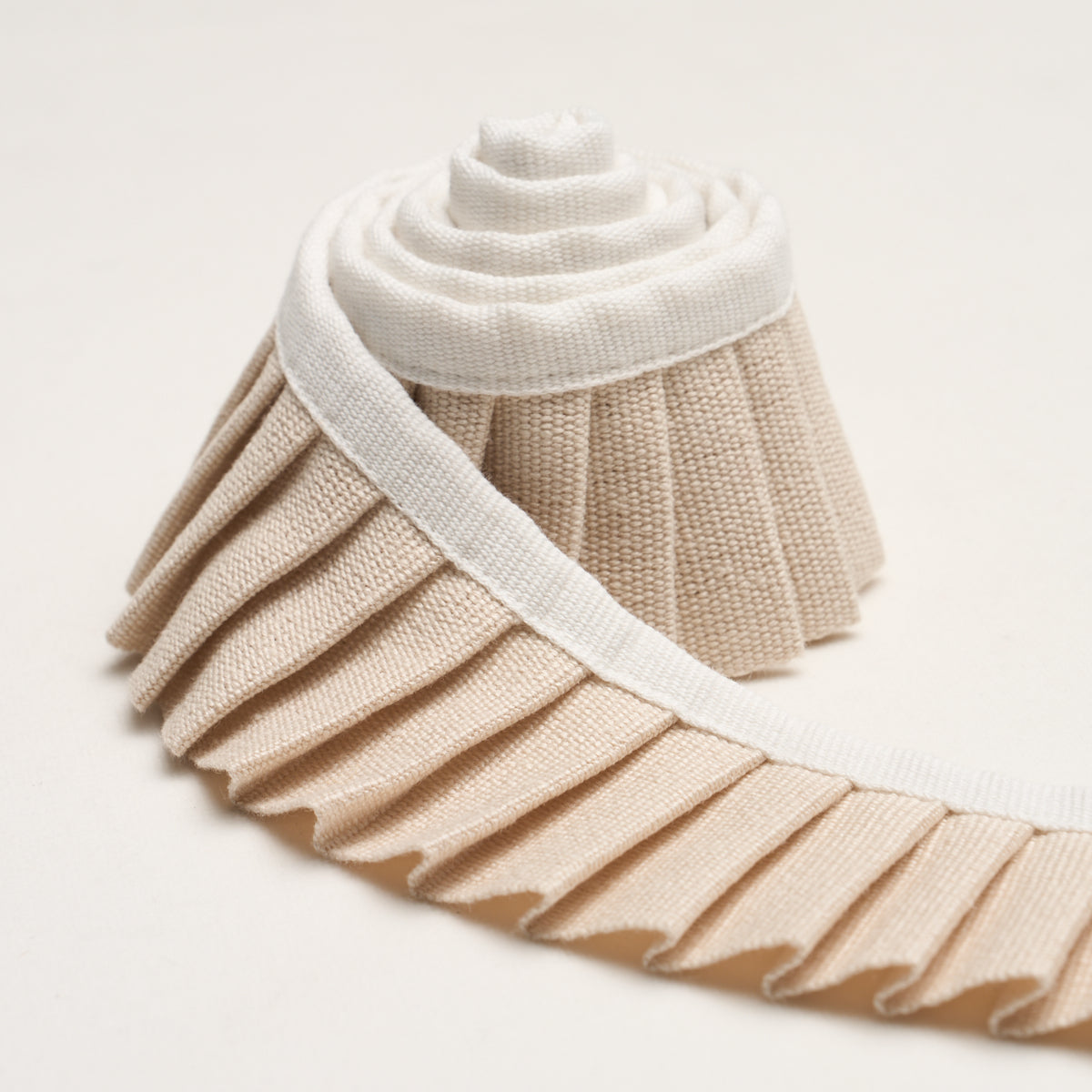 CLARA-PLEATED-TAPE-NEUTRAL-SCHUMACHER-85961 - Schumacher Trim